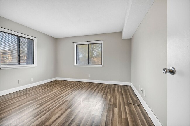 Building Photo - BG0218