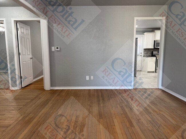 Building Photo - 256 E Key Blvd