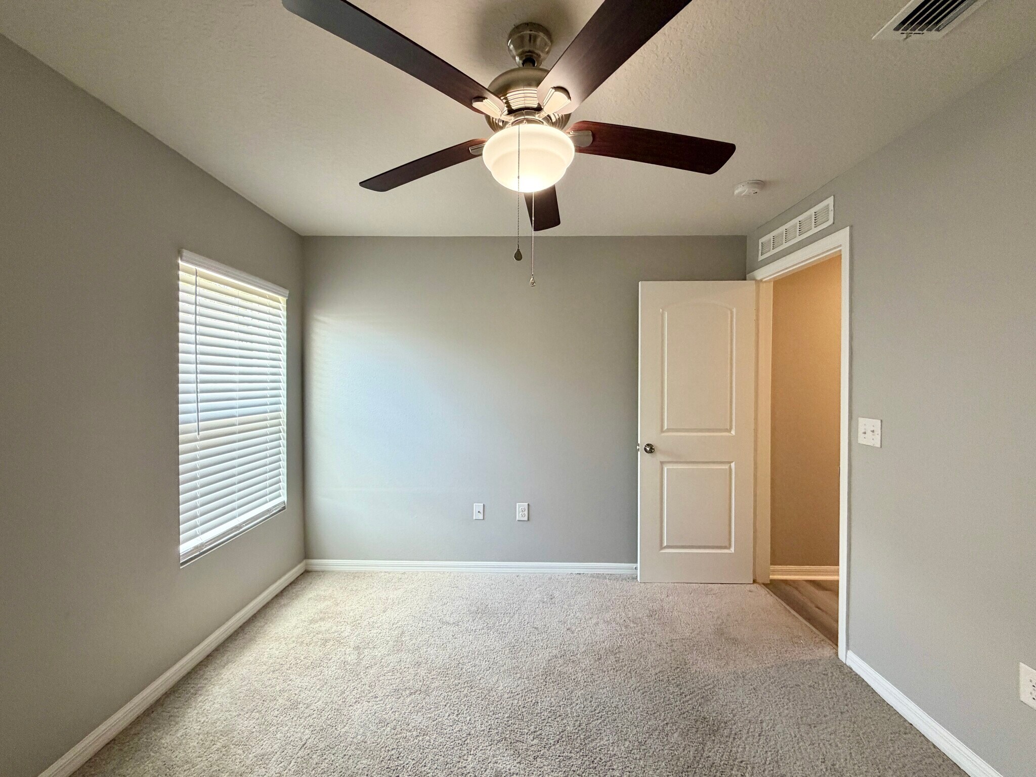 Building Photo - 687 Gila Dr