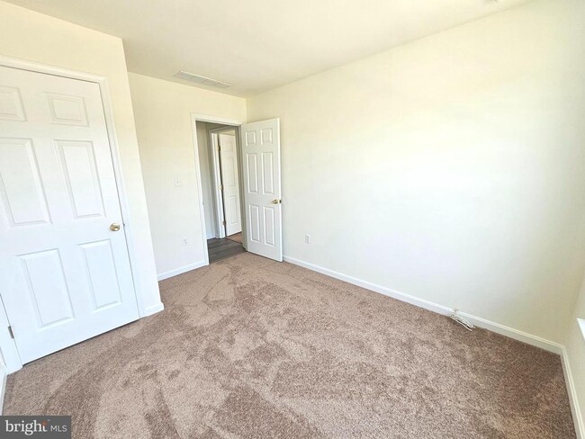 Building Photo - 124 Bay Hill Ln