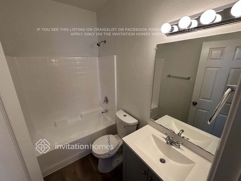 Building Photo - 833 E Minton St