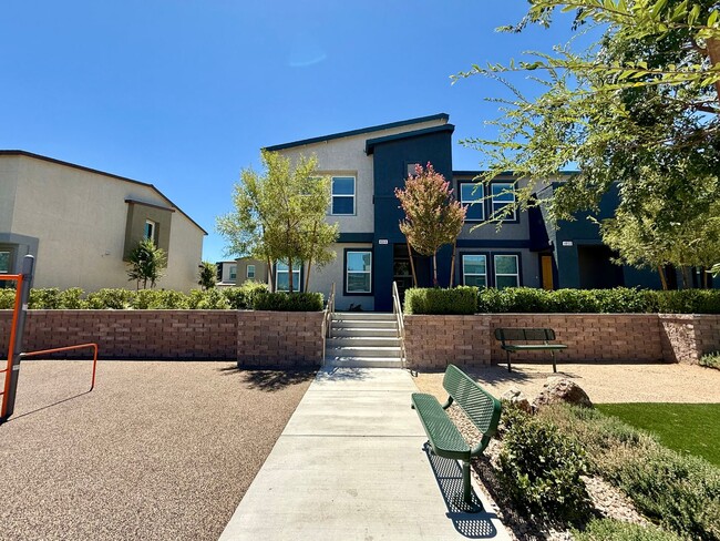Building Photo - BRAND NEW 3 BED 2.5 BATH 2 CAR GARAGE TOWN...