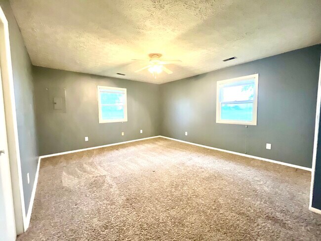Building Photo - 1843 County Rd 650 W