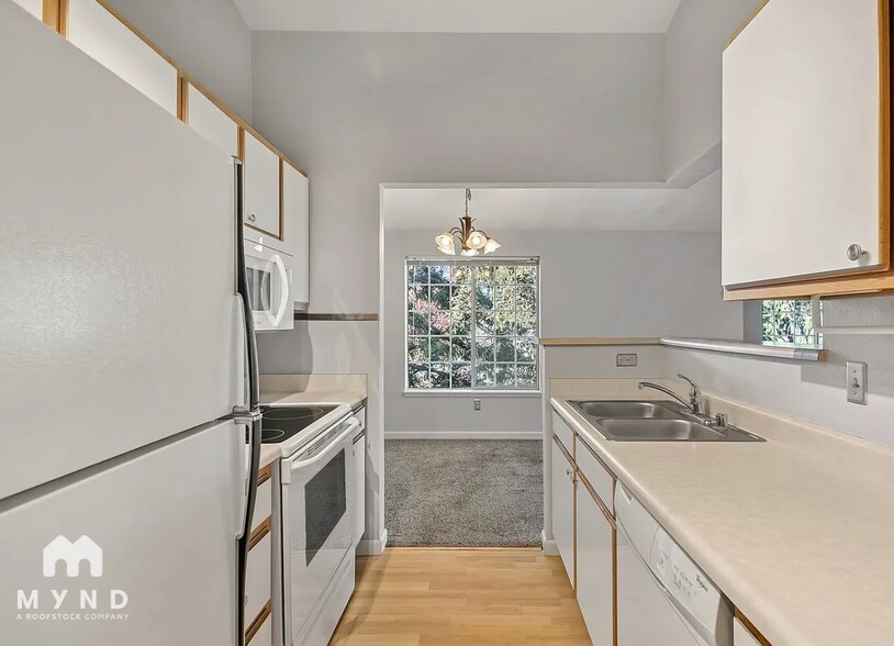 Building Photo - 17624 1st Ave S