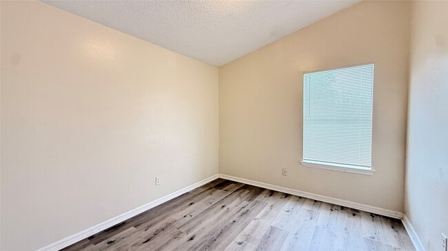 Building Photo - 15821 Ridgecroft Rd