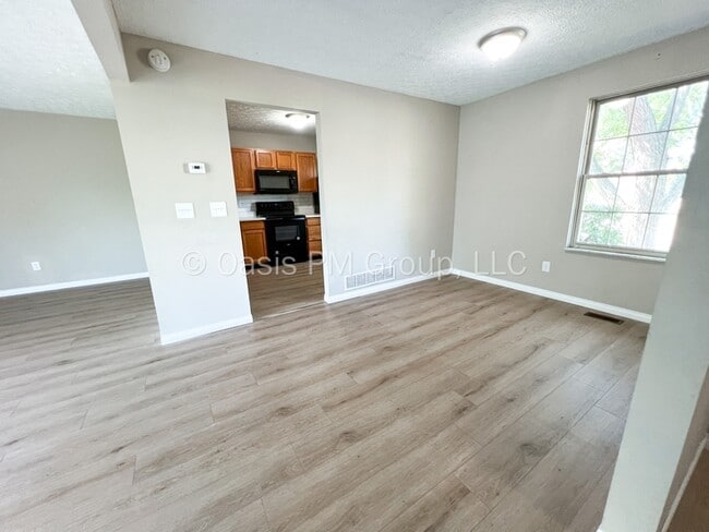 Building Photo - 1449 Valley Dr