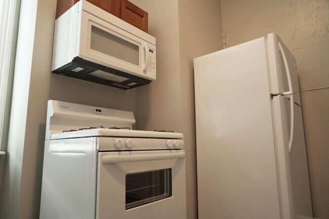 Building Photo - 3225 Bishop St