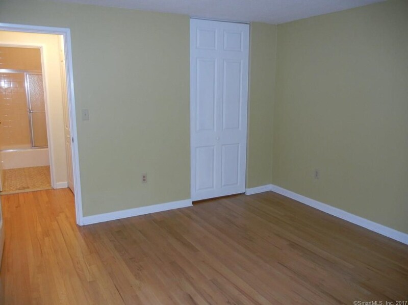 Building Photo - 104 Oakwood Ave