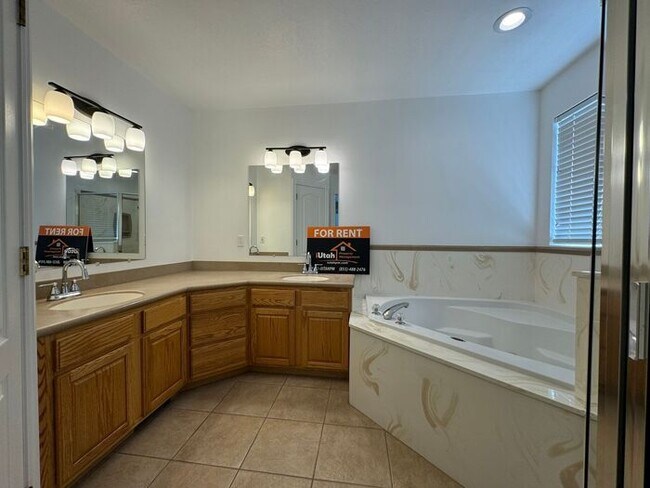 Building Photo - 5 bdrm 3 bth Home 2 Car Garage- Solar Panels! Coming Soon!