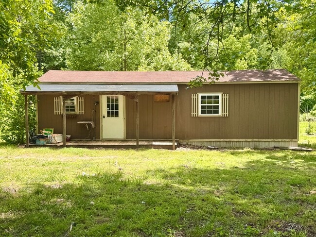 Building Photo - Country Oasis Studio with Carport