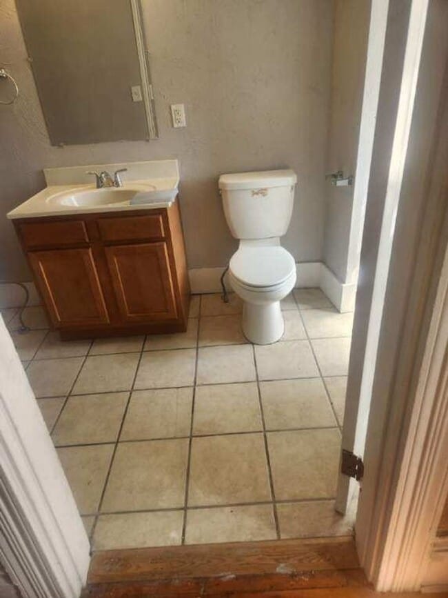 Building Photo - 1608 Lowrie St