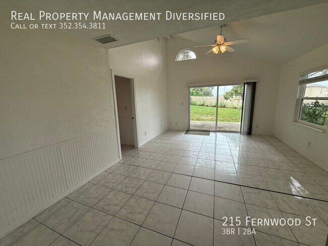 Building Photo - 215 Fernwood St