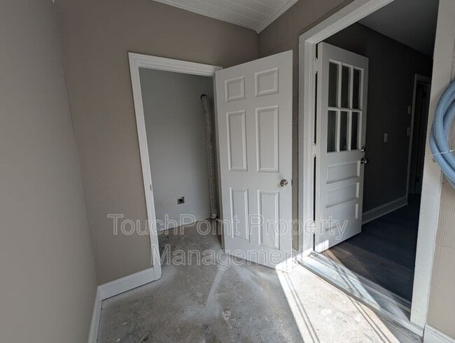 Building Photo - 716 Stonewall Ct