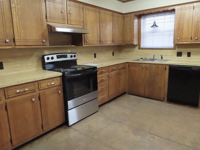 Building Photo - Whitehouse ISD! Spacious 3 Bedroom, 2 Bath...