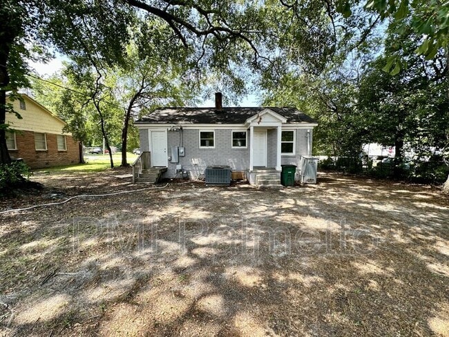 Building Photo - 2201 Vine St