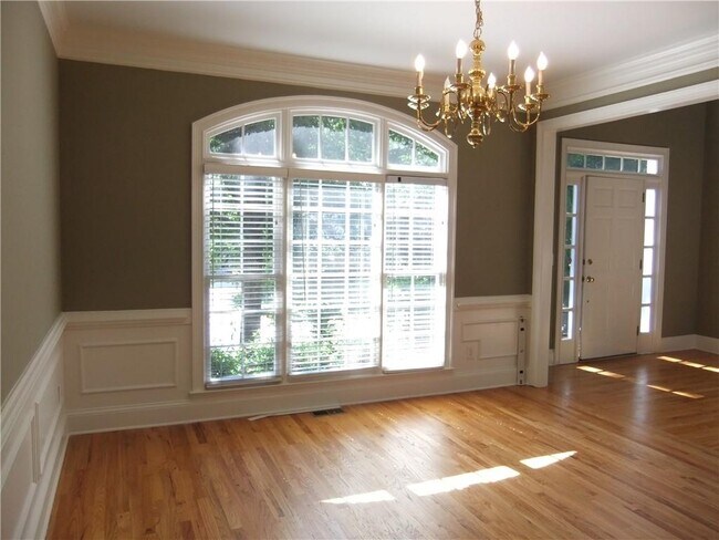 Building Photo - 5060 Gallatree Ln