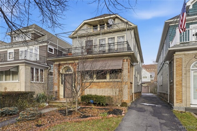 Building Photo - 691 Columbus Pkwy