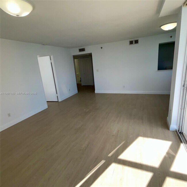 Building Photo - 770 Claughton Island Dr