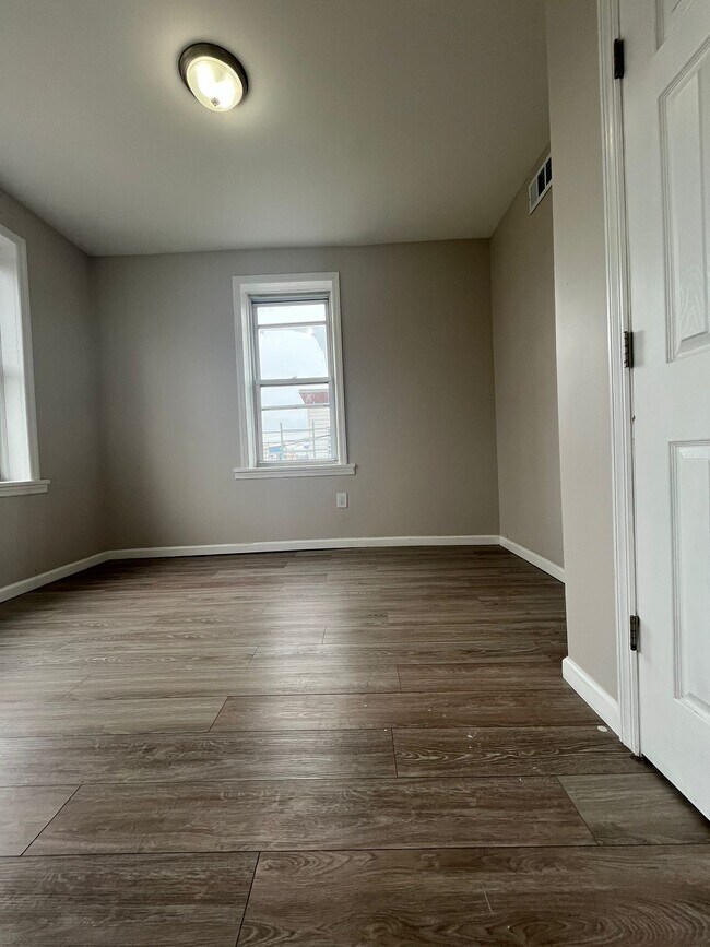 Building Photo - 489 Kennedy Blvd