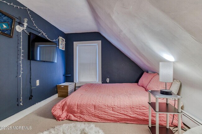 Building Photo - 19 Webb Ave