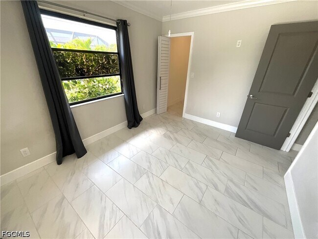 Building Photo - 20620 Pine Tree Ln