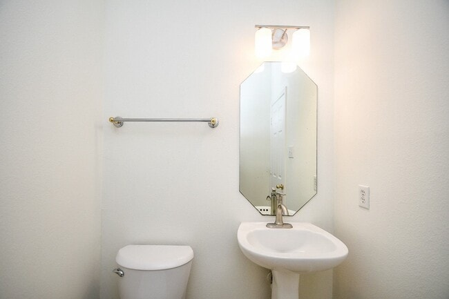 Building Photo - 21610 Woodoak Ct