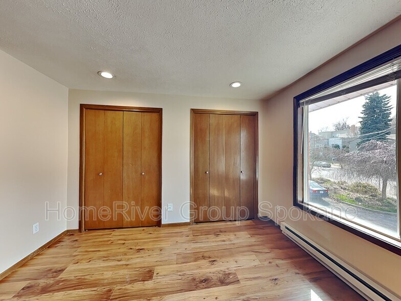 Building Photo - 2112 W Riverside Ave