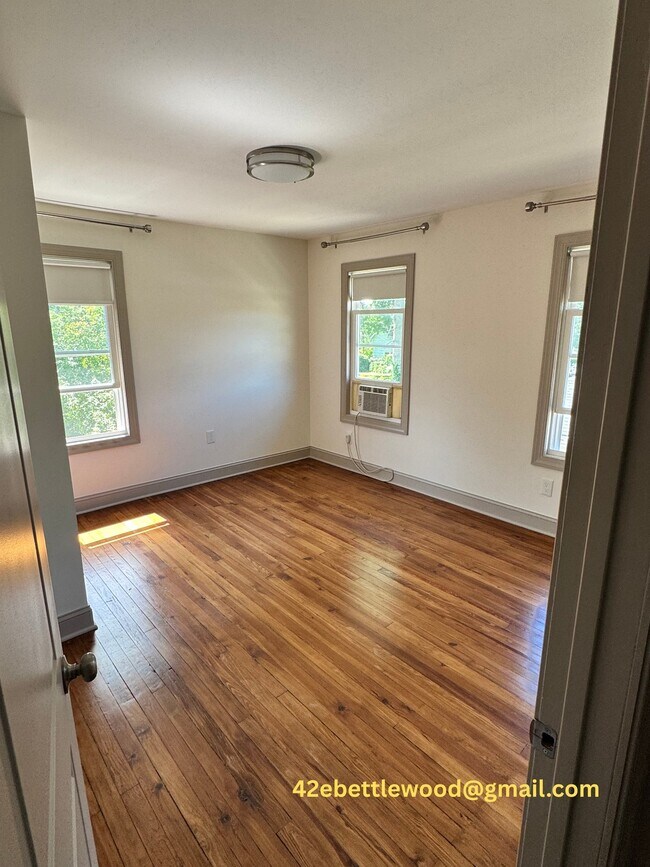 Building Photo - 42 E Bettlewood Ave