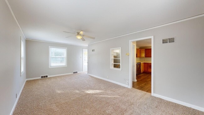 Building Photo - AVAILABLE AUGUST 1st! Spacious 4 Bedroom House Near Campus!