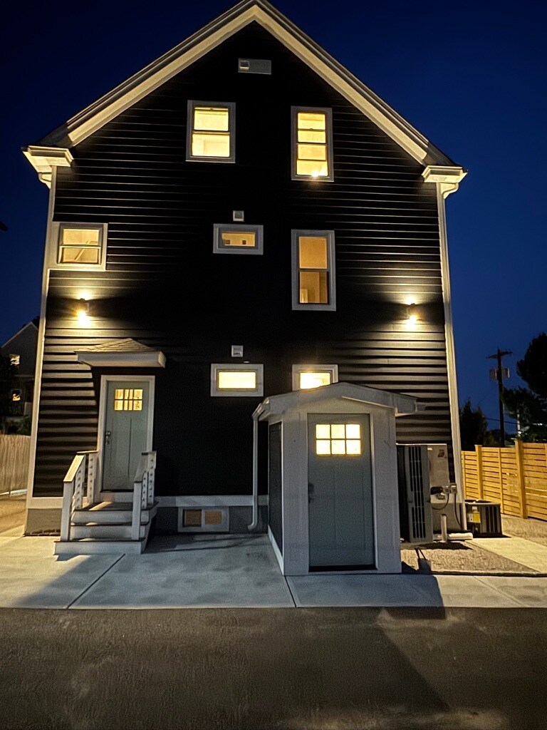 Building Photo - 14 8th St