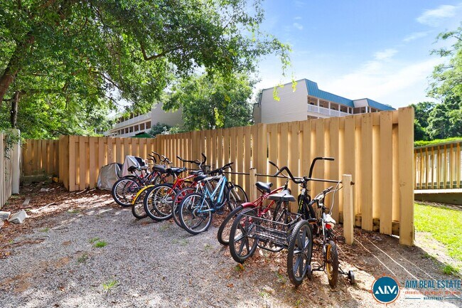 Building Photo - Move-In Ready 2 Bedroom Condo – Steps from Port Royal Sound - Available Now!