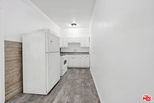 Building Photo - 225 E Garfield Ave