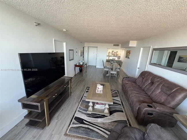 Building Photo - 20505 E Country Club Dr