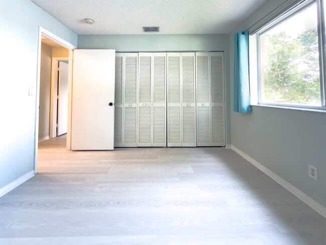 Building Photo - 1705 SW 110th Terrace