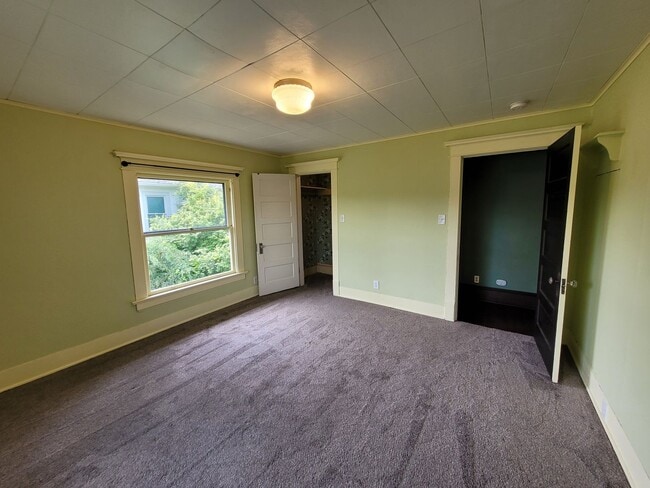Building Photo - Charming Home in the York Neighborhood