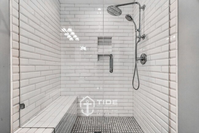 Building Photo - Quiet Coastal Living