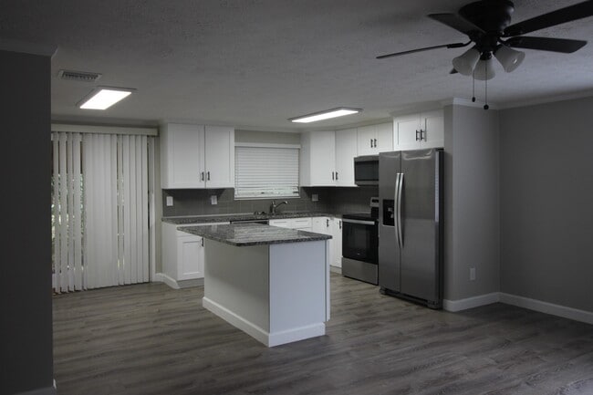 Building Photo - 3915 Oriely Dr E