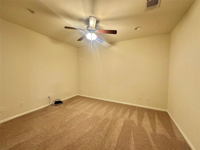 Building Photo - 911 Copper Lake Rd