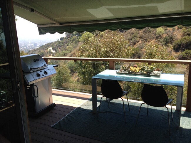 Building Photo - 7020 Pacific View Dr