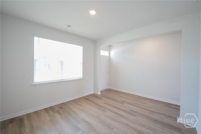 Building Photo - 147 Kraft Kove