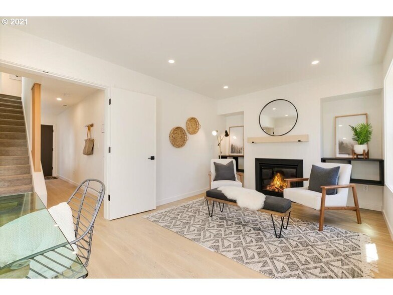 Building Photo - 3958 SE Gladstone St