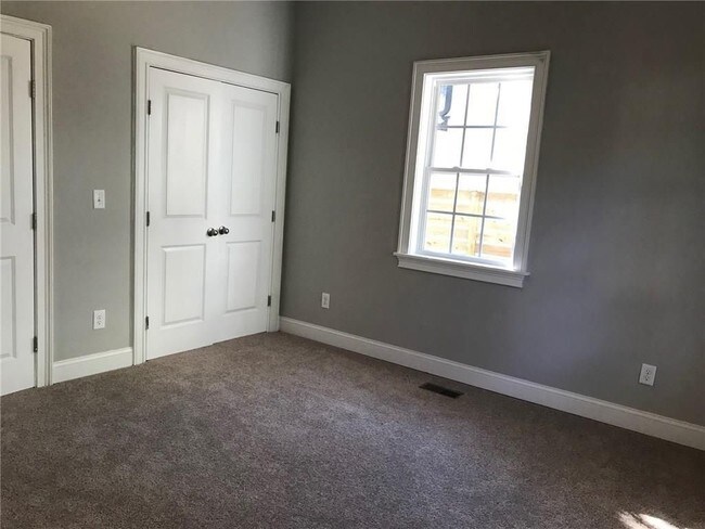 Building Photo - 1280 Arkwright Pl SE