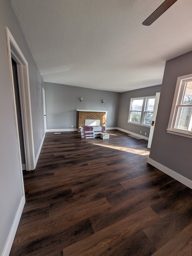 Building Photo - 621 SW Oakley Ave