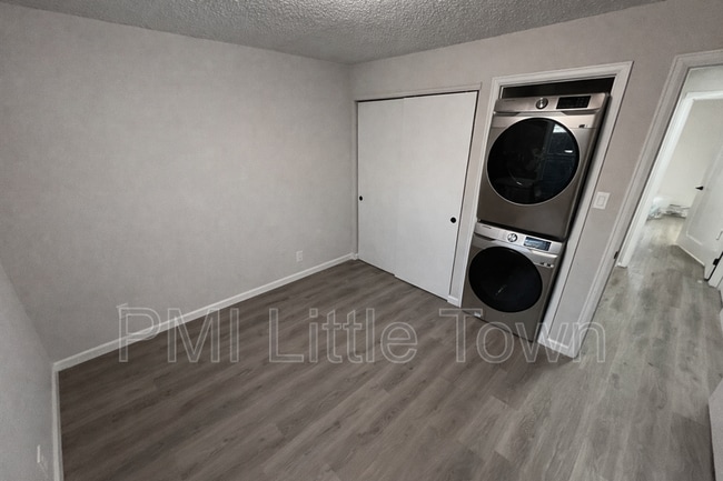 Building Photo - 2301 E Fremont Ave