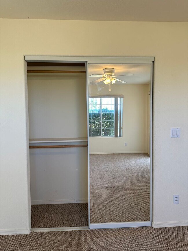 Building Photo - Beautiful 3 Bed / 2 Bath Home Backing to Cerbat Cliffs Golf Course!