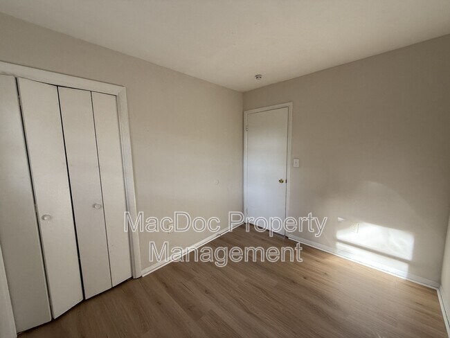 Building Photo - 914 Anvil Rd