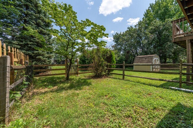 Building Photo - 27 Sylvan Park Ct
