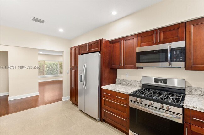 Building Photo - 140 Santander Ave