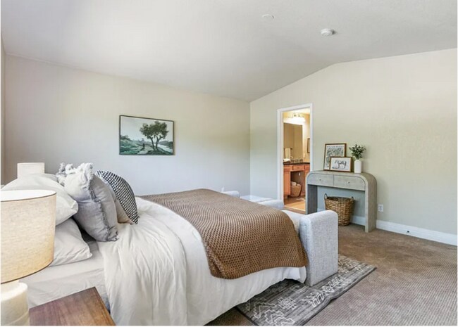 Building Photo - Adorable two bed two bath condo with office! 2 WEEKS FREE WITH LEASE SIGNED BY 6/30/2026