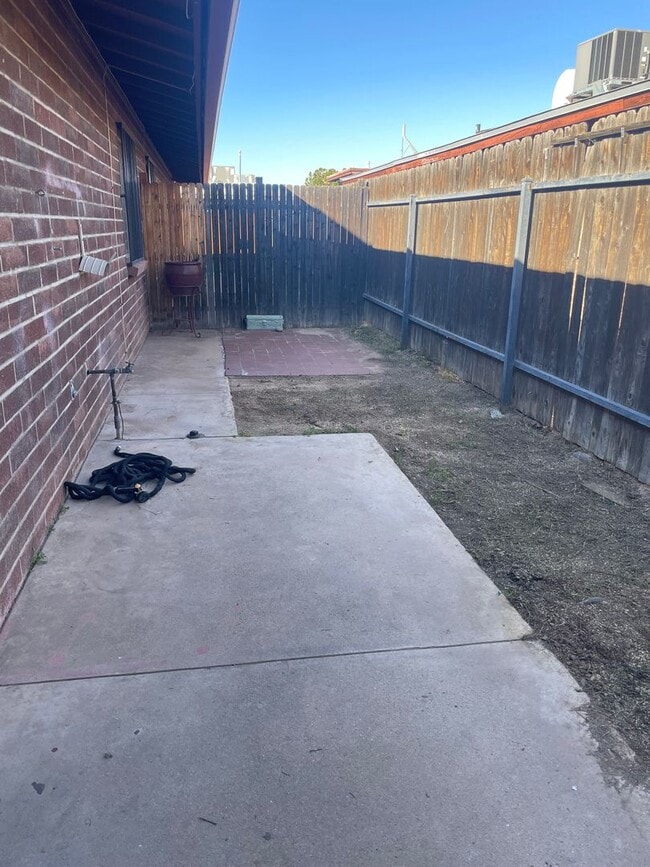 Building Photo - Charming 2-Bedroom Duplex!